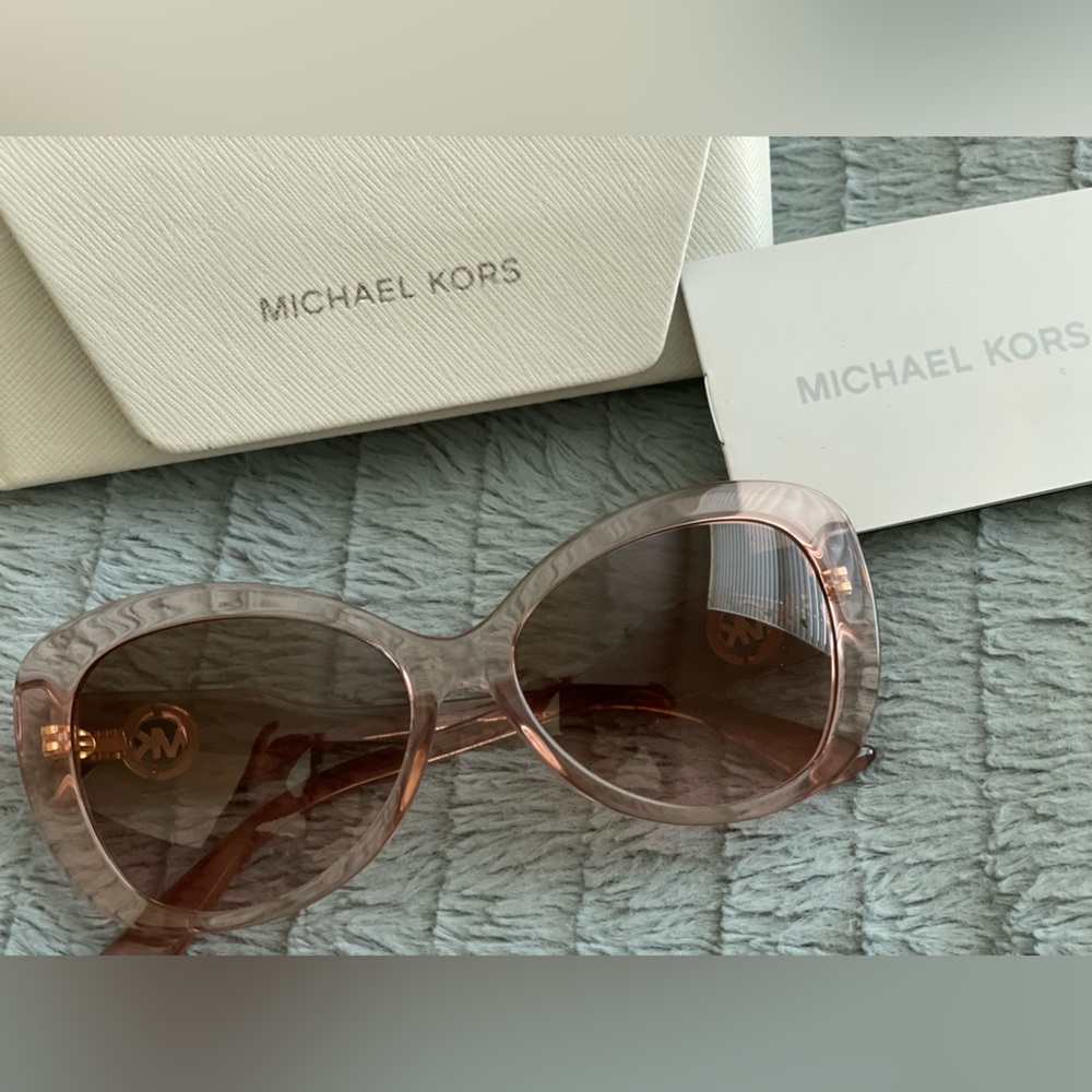 Designer sunglasses (fashionable)